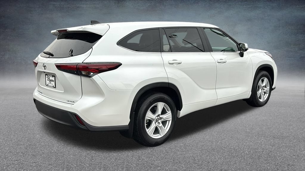 Used 2025 Toyota Highlander LE AWD/4WD image 32