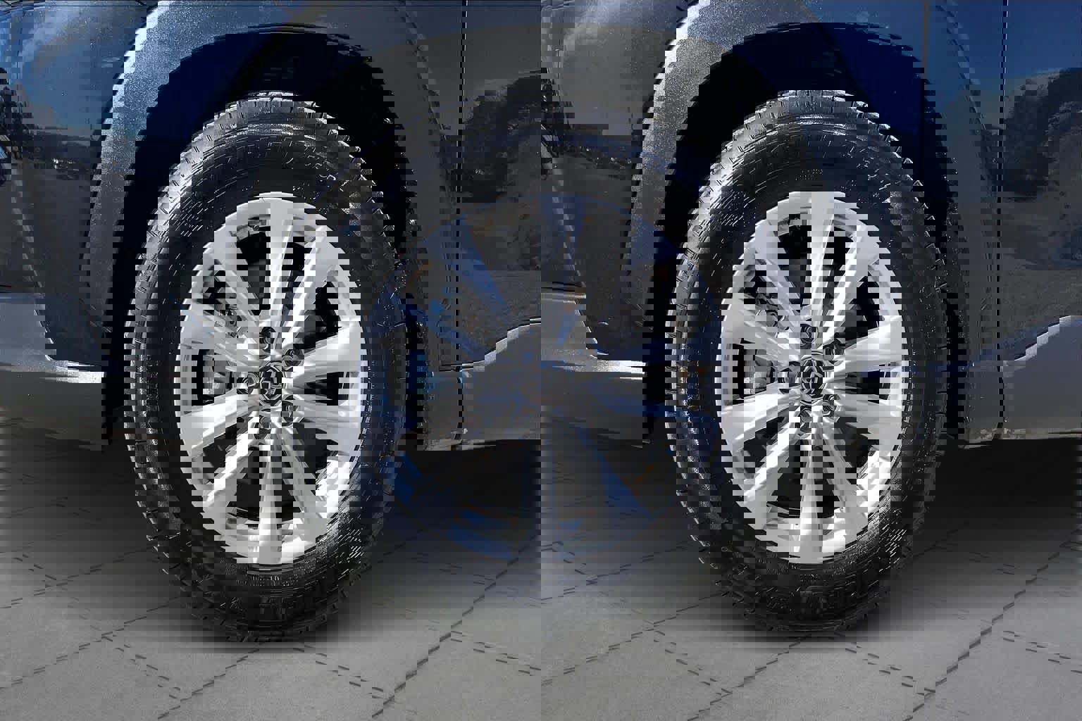 Used 2025 Toyota Corolla Cross LE image 10