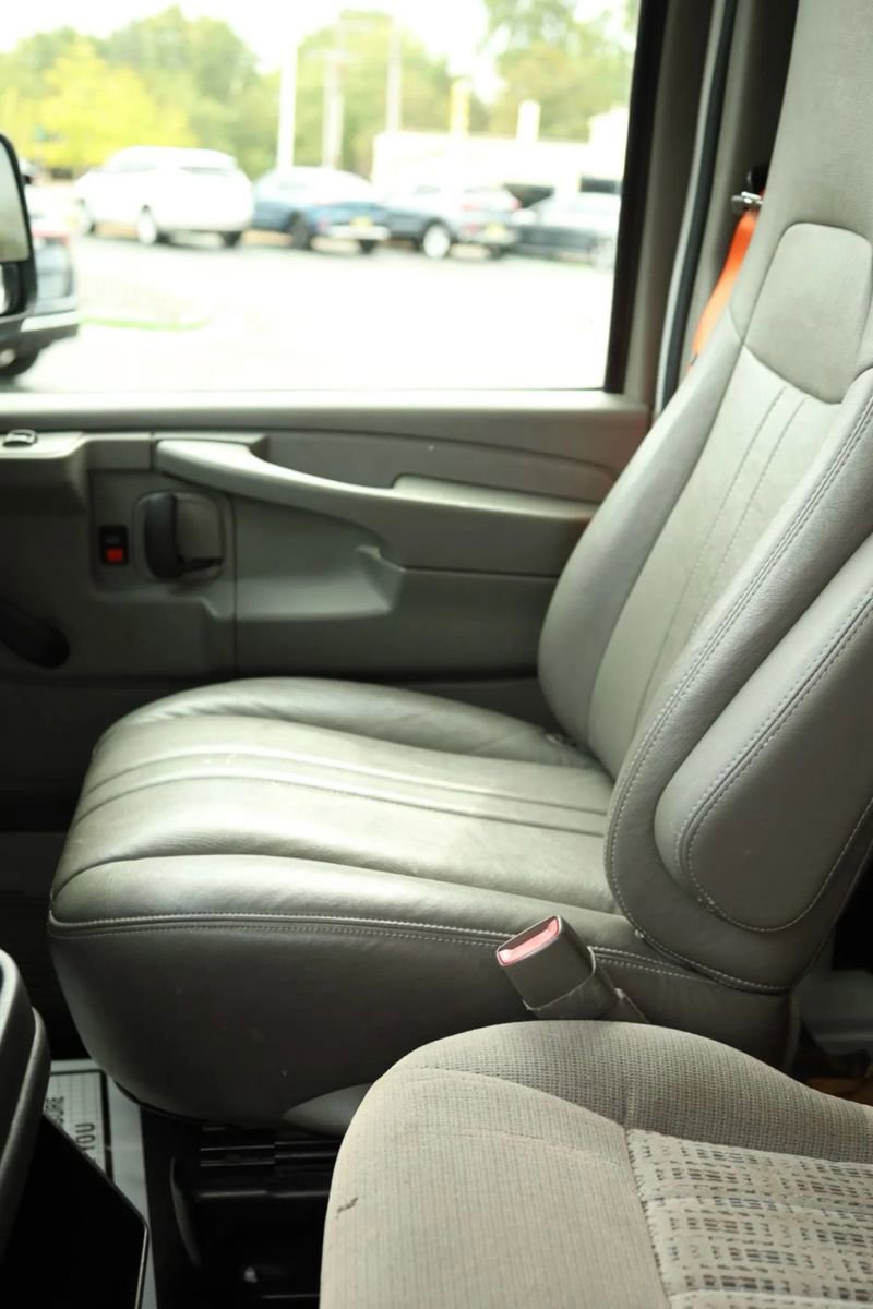 Used 2013 Chevrolet Express 2500 image 27