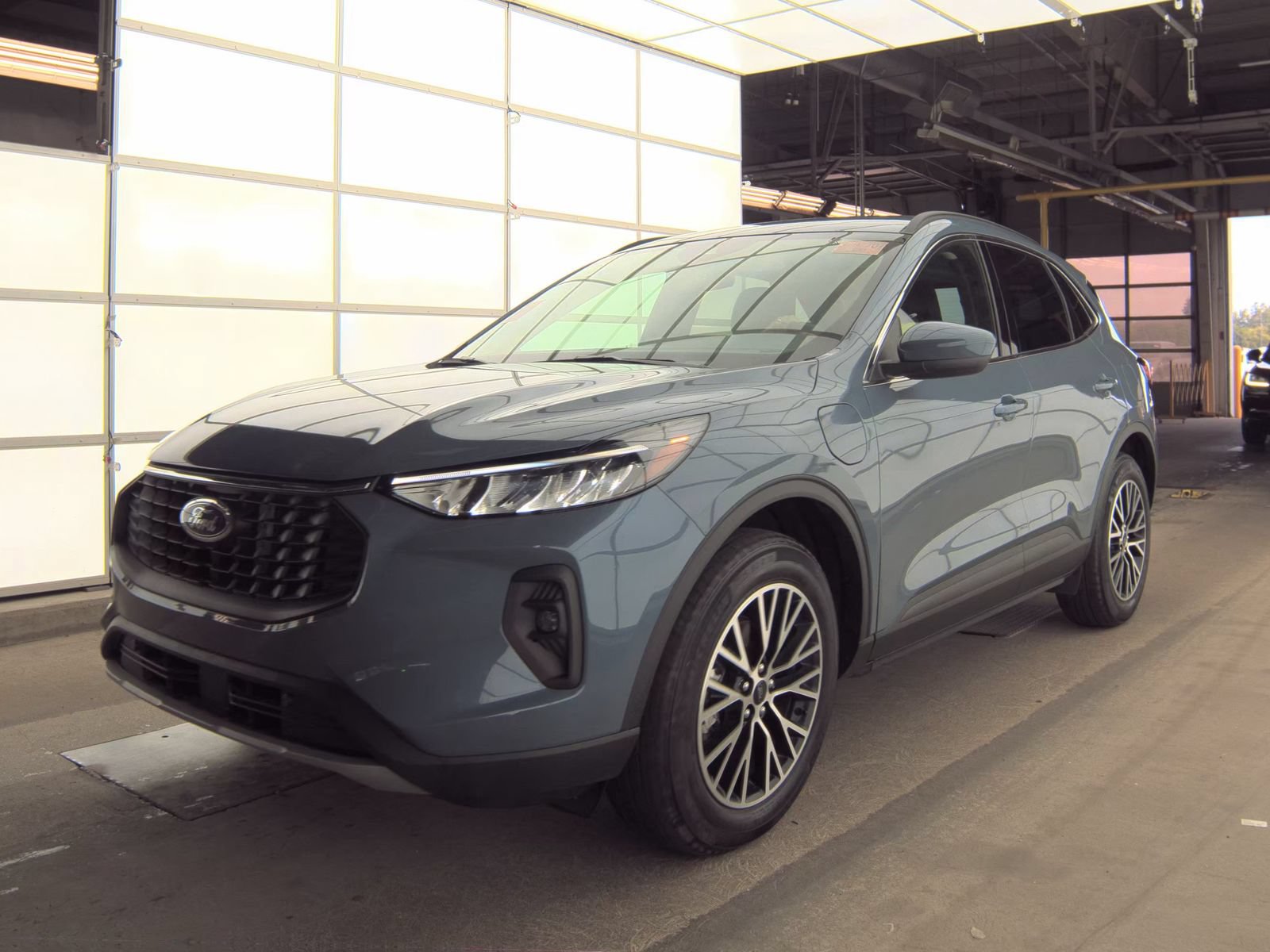 Used 2025 Ford Escape SE FWD image 2