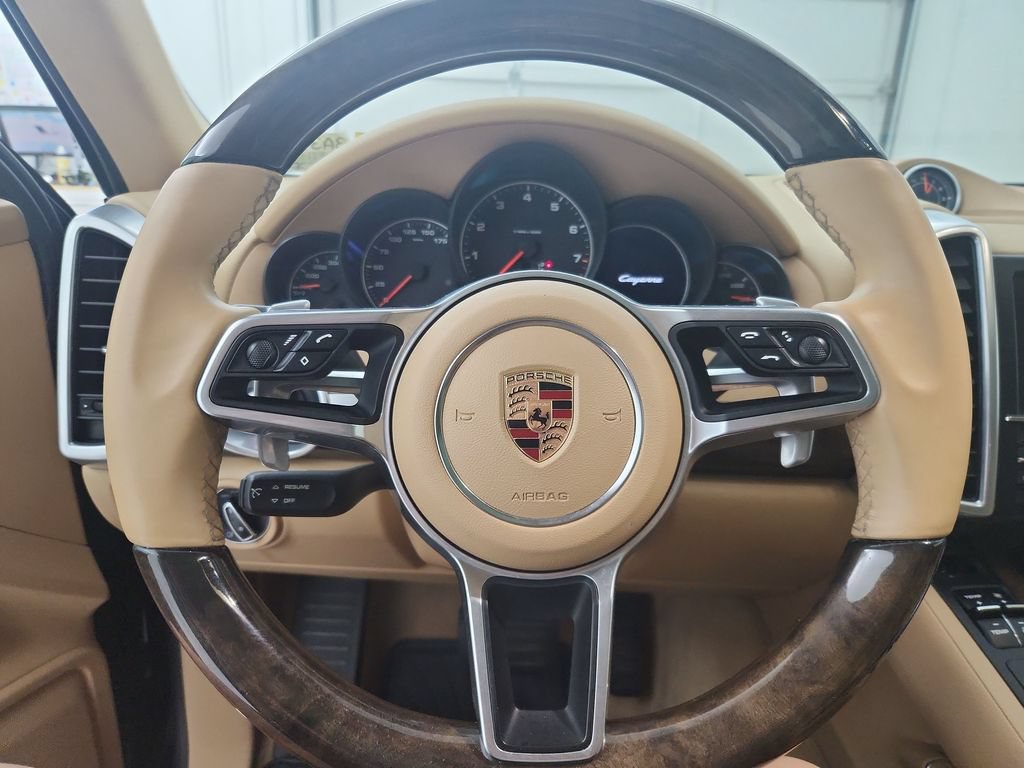 Used 2016 Porsche Cayenne AWD/4WD image 15