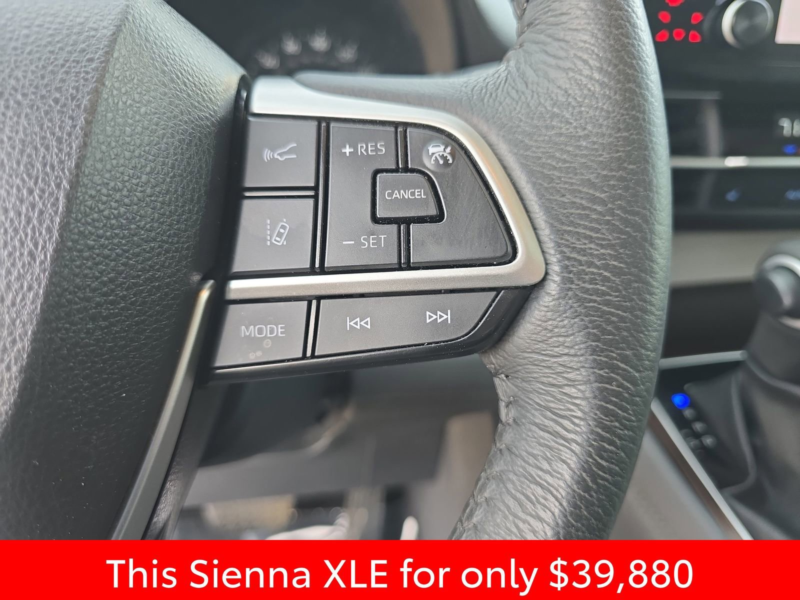 Used 2023 Toyota Sienna XLE image 25