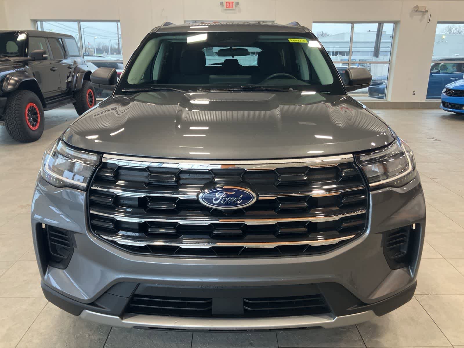 Used 2025 Ford Explorer Active image 2