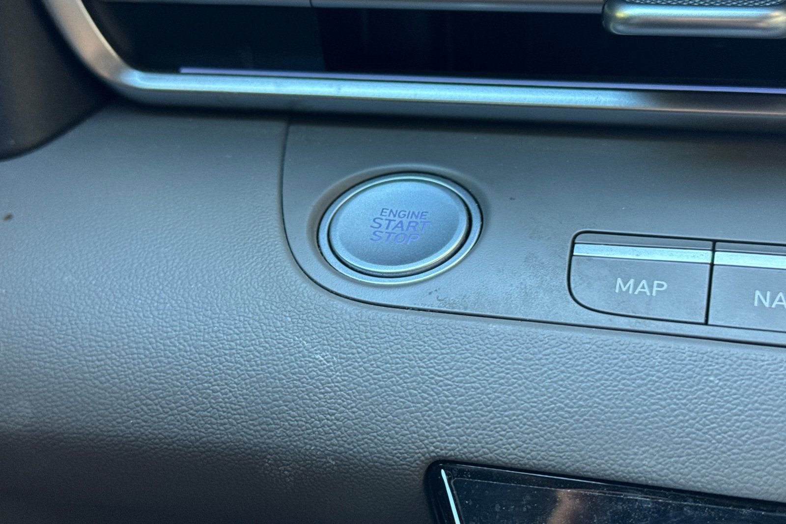 Used 2024 Hyundai Elantra SEL w/ Convenience Package image 32