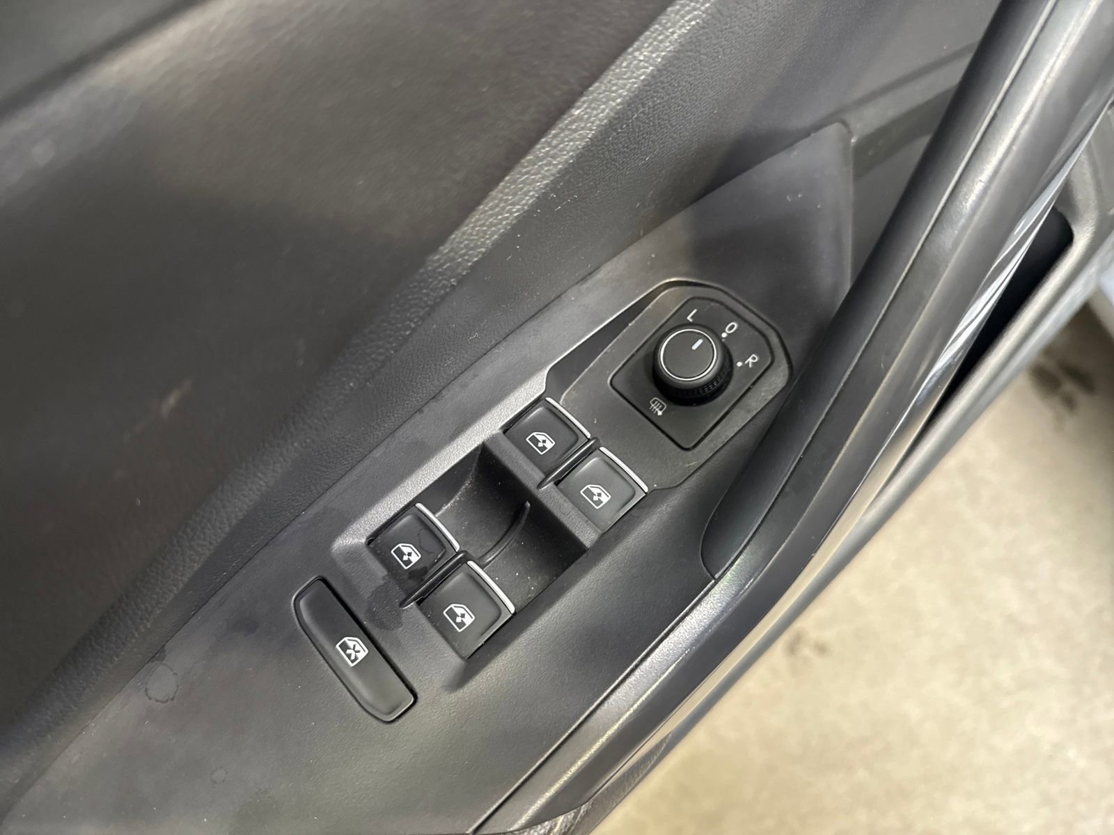 Used 2023 Volkswagen Jetta SE image 12