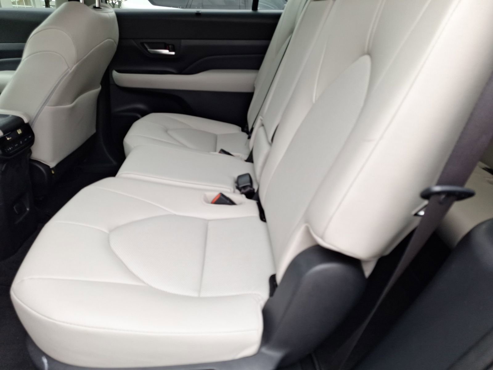 Used 2024 Toyota Grand Highlander XLE image 29