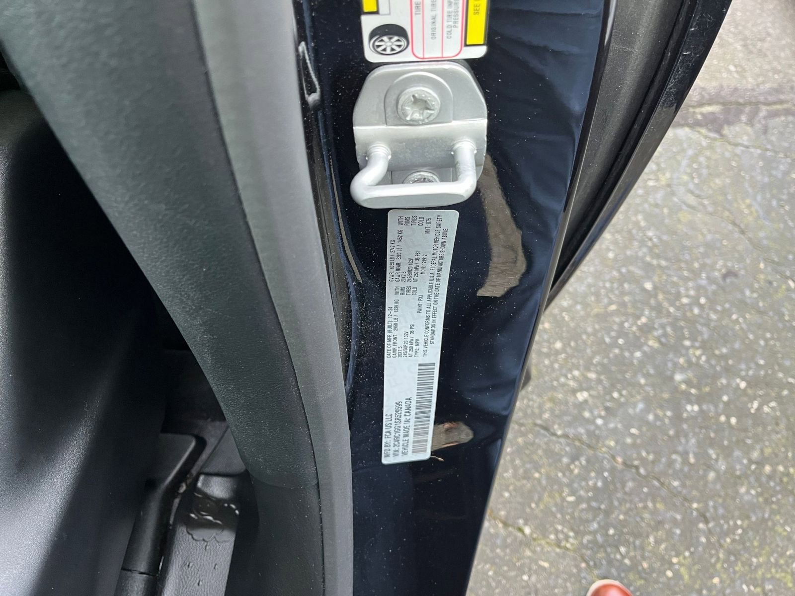 Used 2025 Chrysler Pacifica Limited image 34