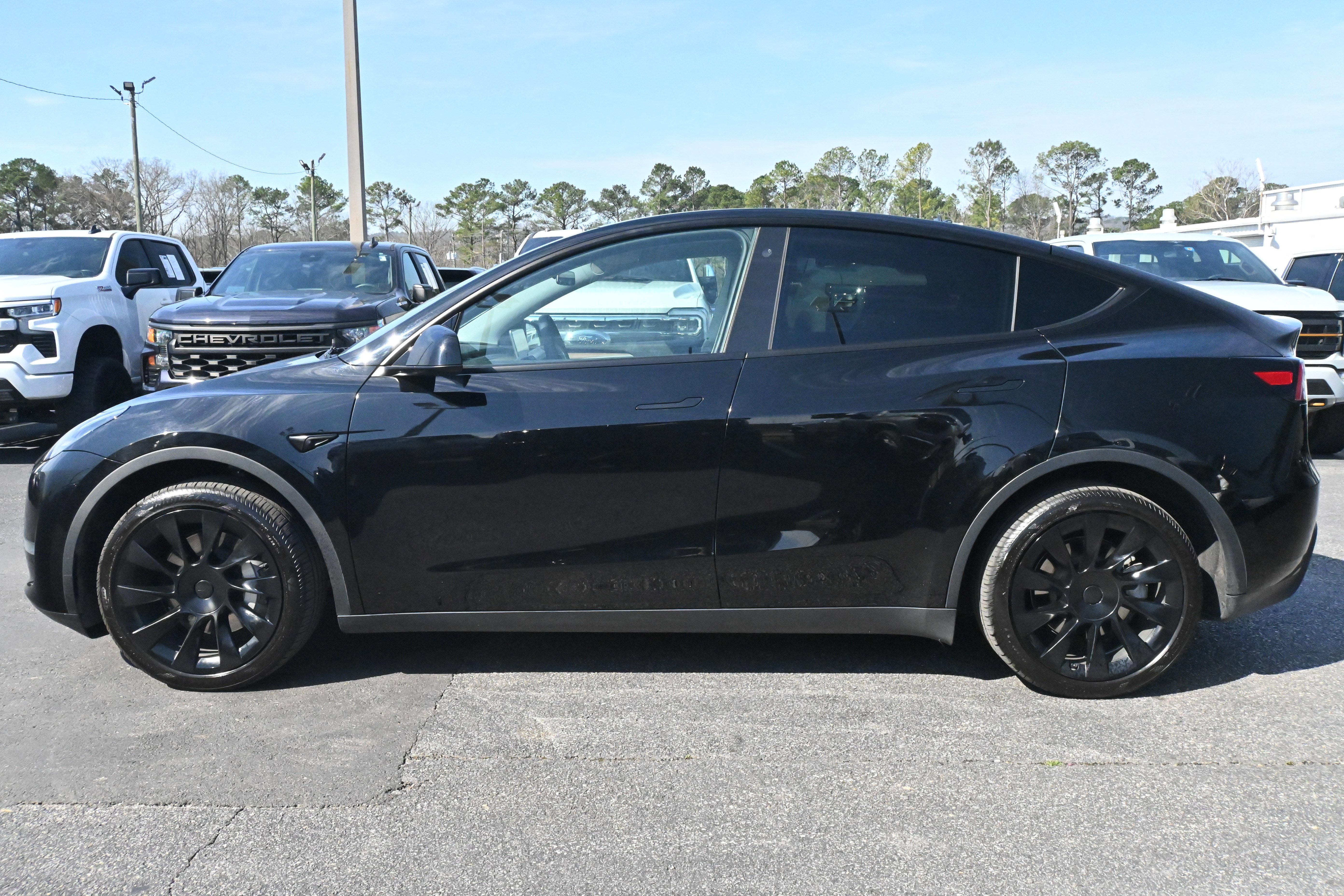 Used 2023 Tesla Model Y Long Range image 11