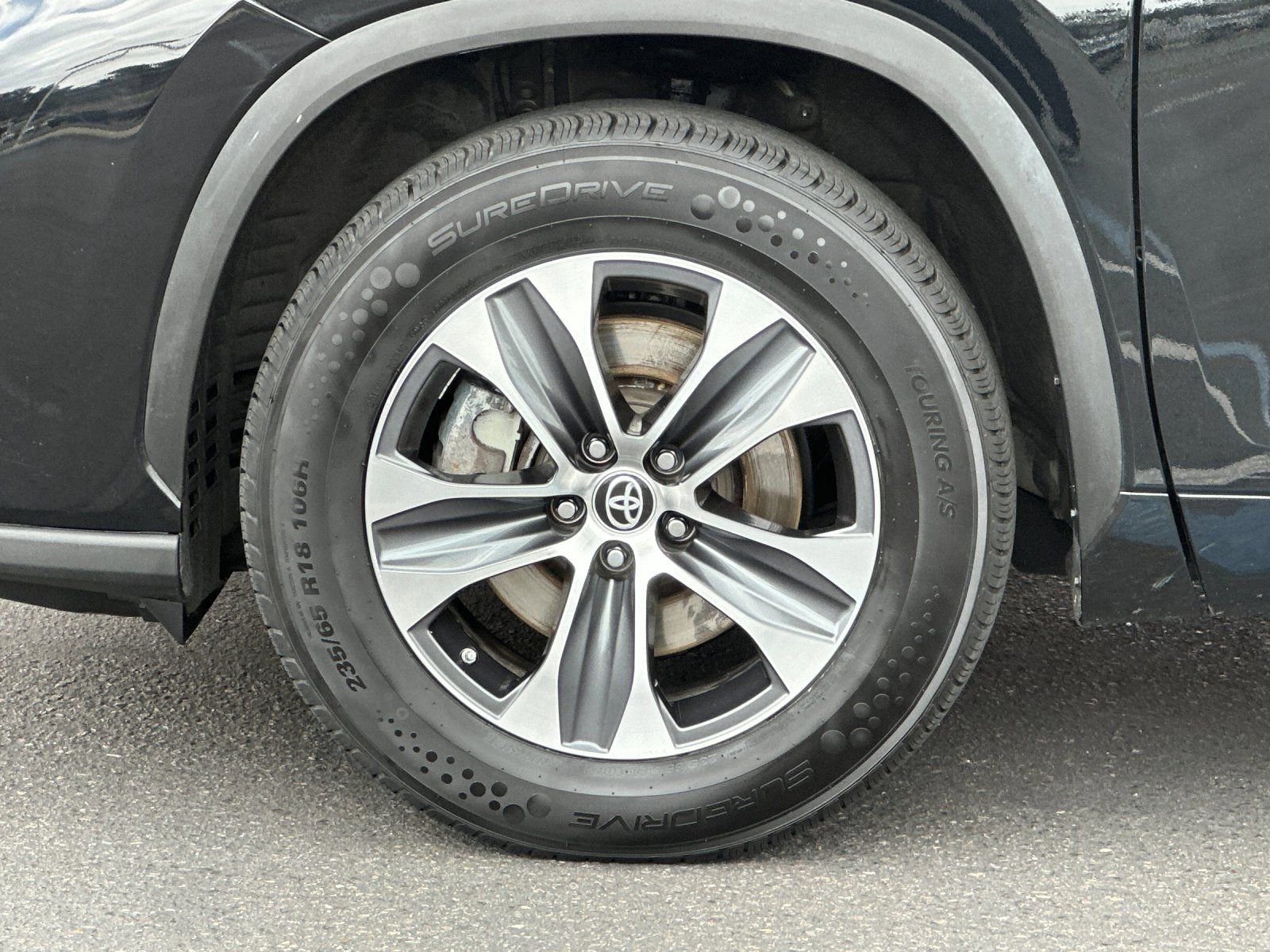 Used 2024 Toyota Highlander XLE FWD image 25