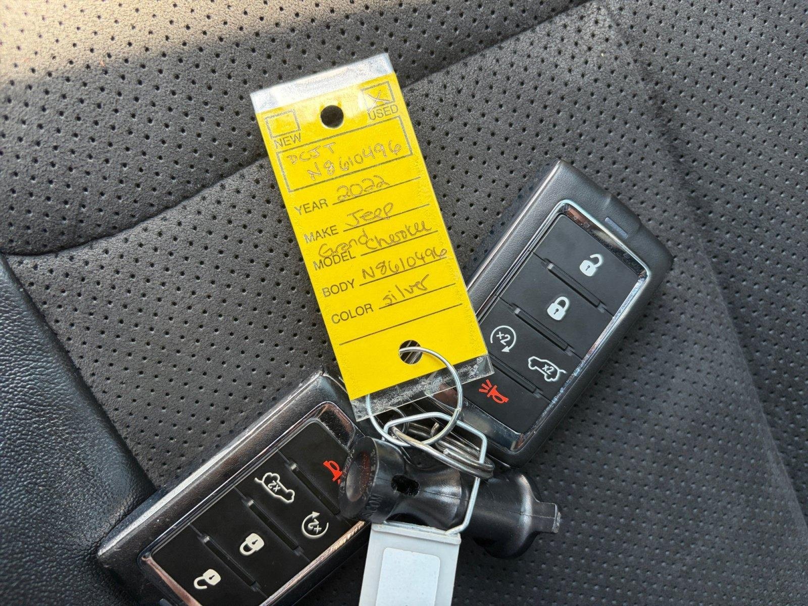 Used 2022 Jeep Grand Cherokee Altitude AWD/4WD image 29