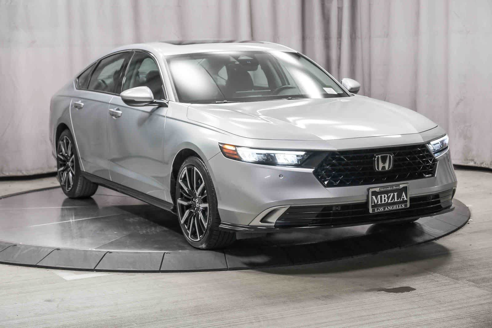 Used 2024 Honda Accord Touring image 5