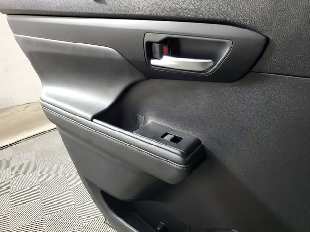 Used 2025 Toyota Highlander XLE image 18