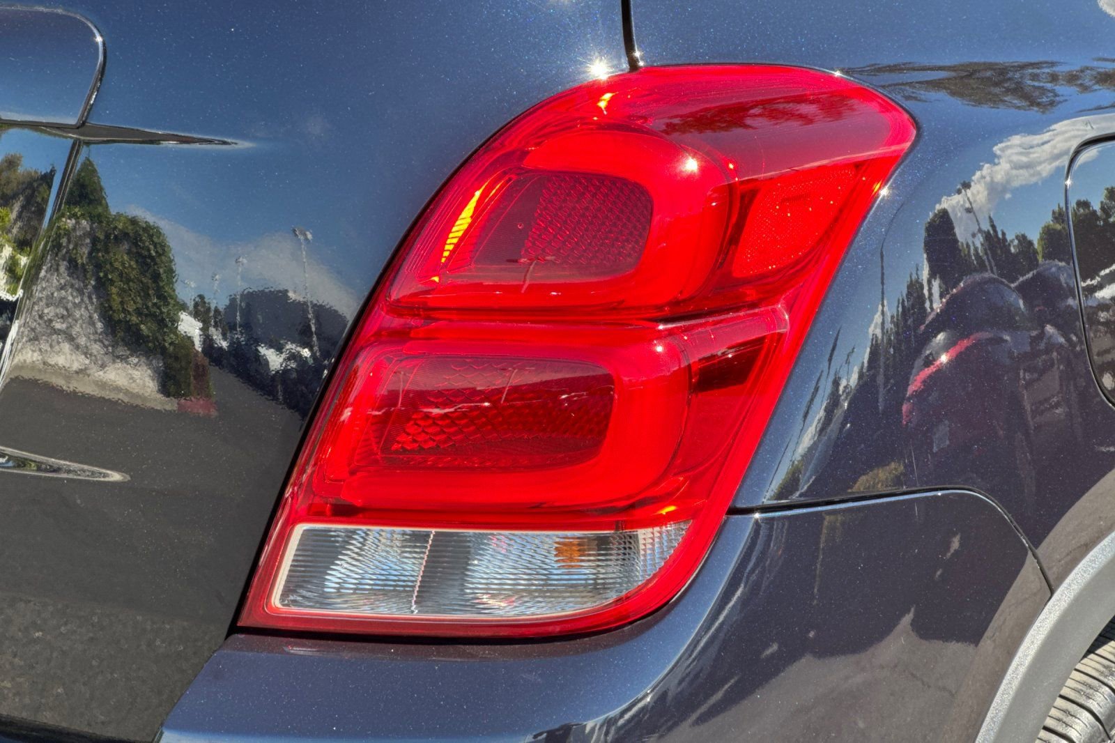 Used 2021 Chevrolet Trax LT w/ Driver Confidence Package image 47