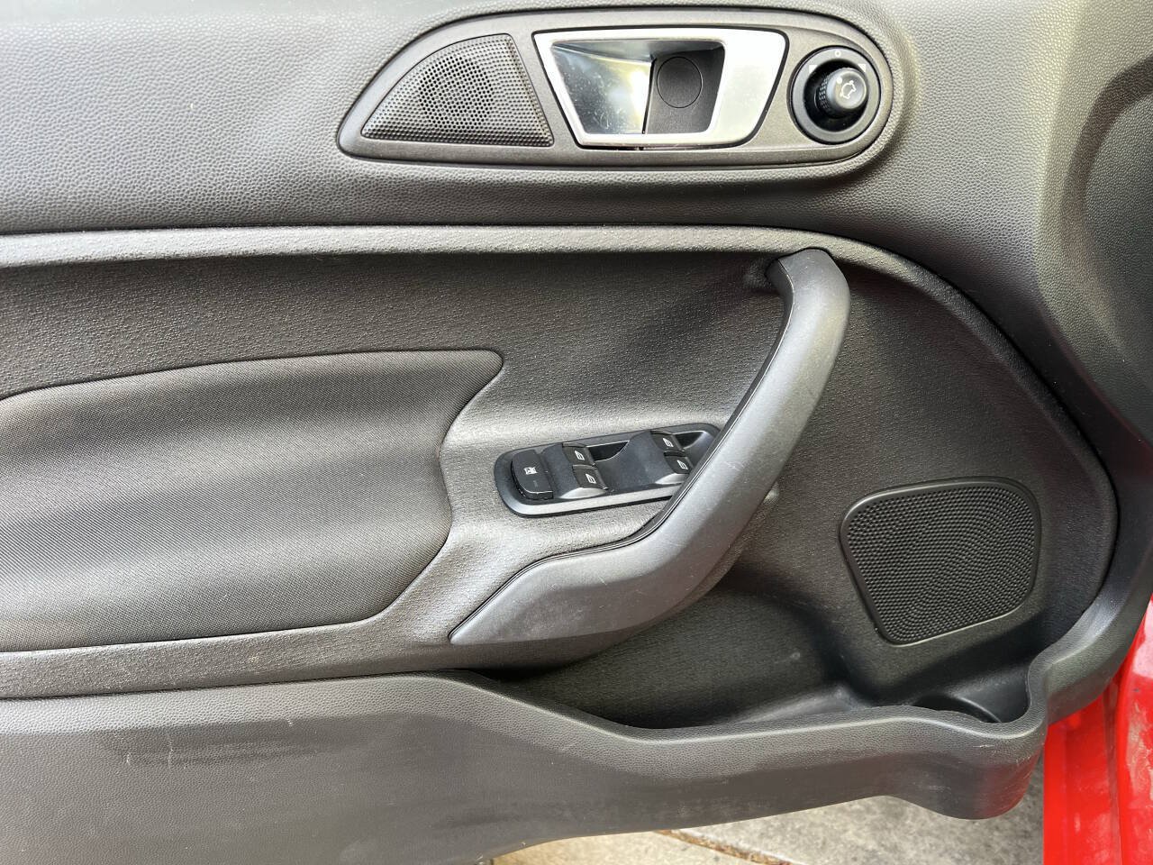 Used 2014 Ford Fiesta SE FWD image 22