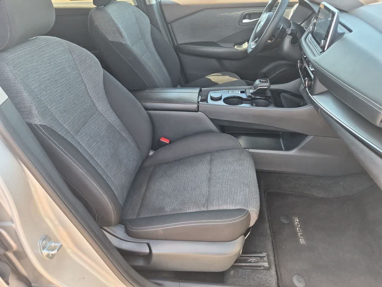 Used 2023 Nissan Rogue SV AWD/4WD image 21