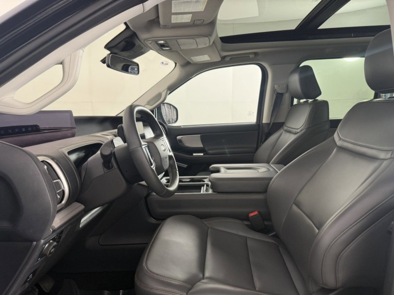 Used 2025 Ford Expedition Active AWD/4WD image 14