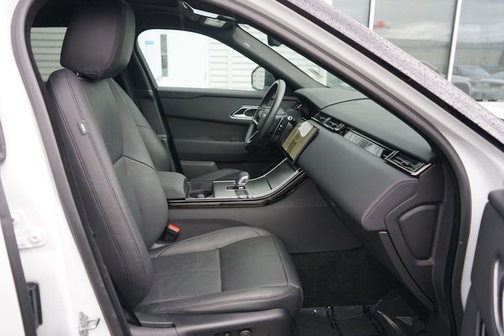 Used 2025 Land Rover Range Rover Velar Dynamic SE image 32
