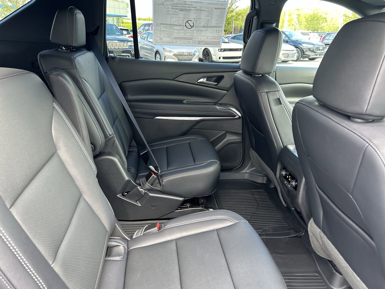 New 2026 Chevrolet Traverse LT w/ Sun and Wheel Package AWD/4WD image 17