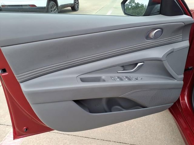 Used 2025 Hyundai Elantra SEL image 21