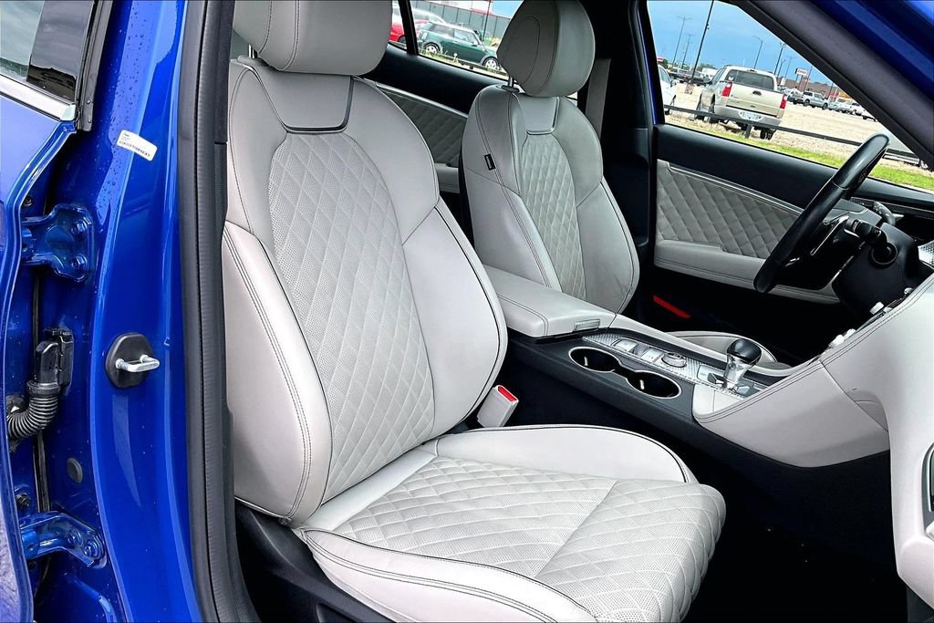 Used 2022 Genesis G70 3.3T RWD image 7