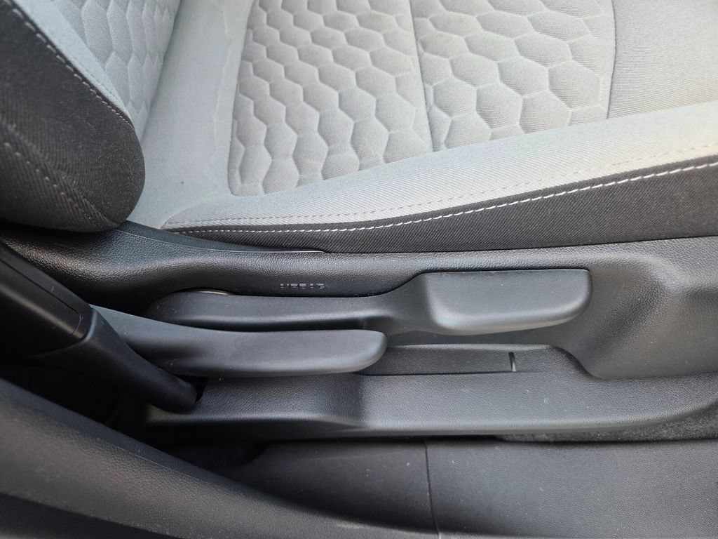 Used 2021 Chevrolet Equinox LS w/ LS Convenience Package FWD image 16