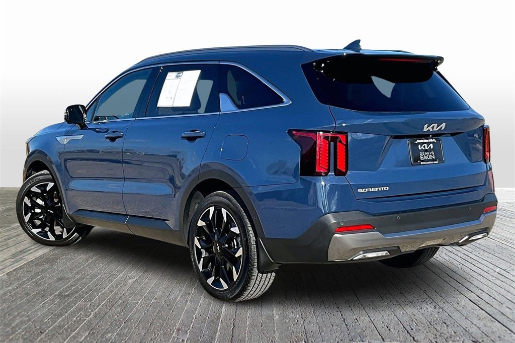 Used 2025 Kia Sorento SX image 12