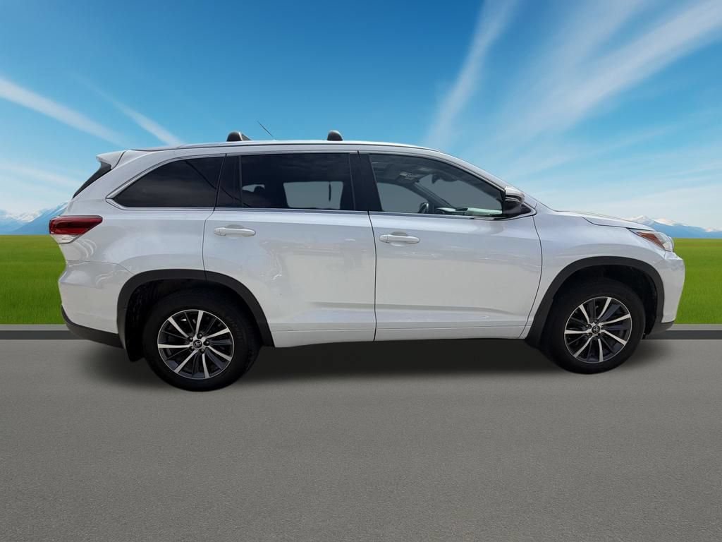 Used 2018 Toyota Highlander XLE AWD/4WD image 6