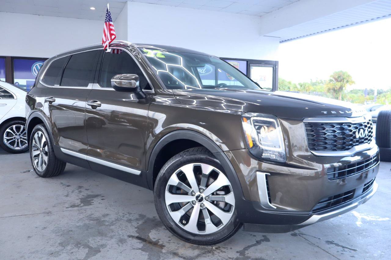 Used 2022 Kia Telluride S FWD image 3