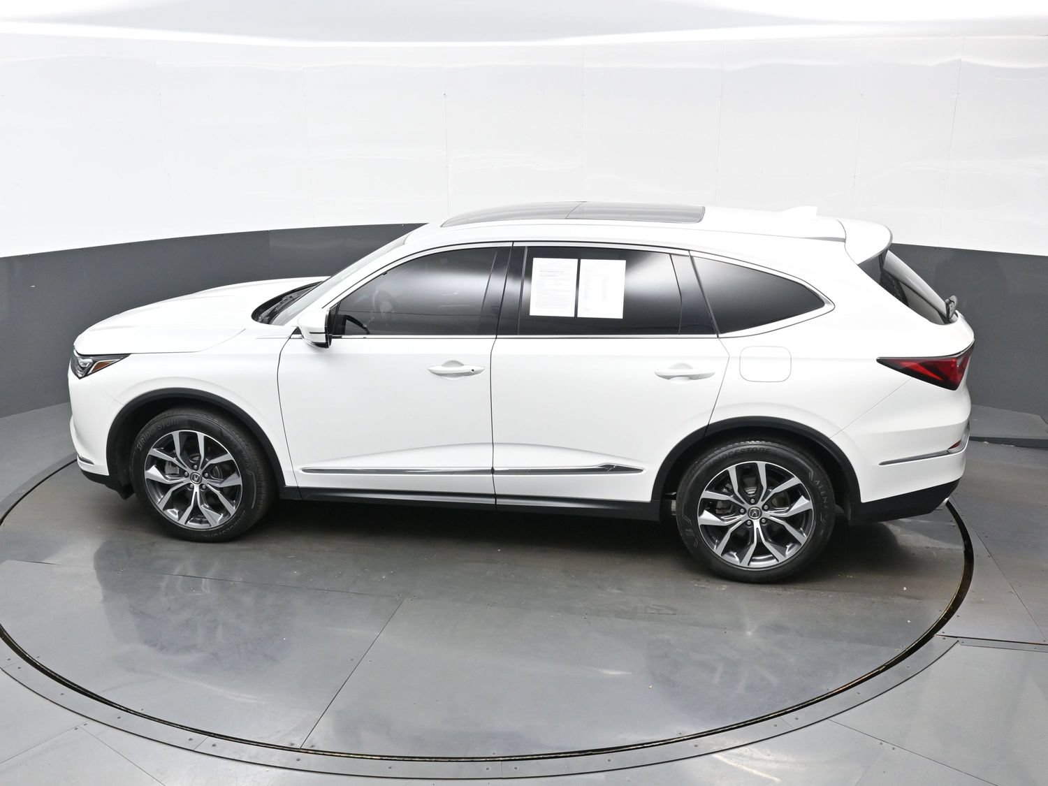 Used 2022 Acura MDX w/ Technology Package AWD/4WD image 40