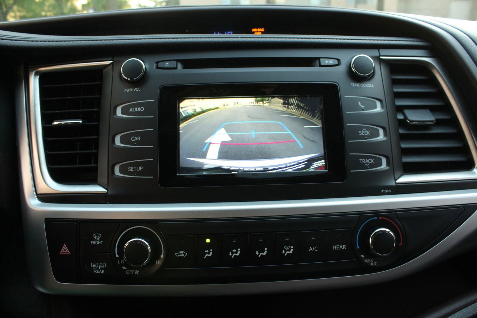 Used 2016 Toyota Highlander LE AWD/4WD image 34