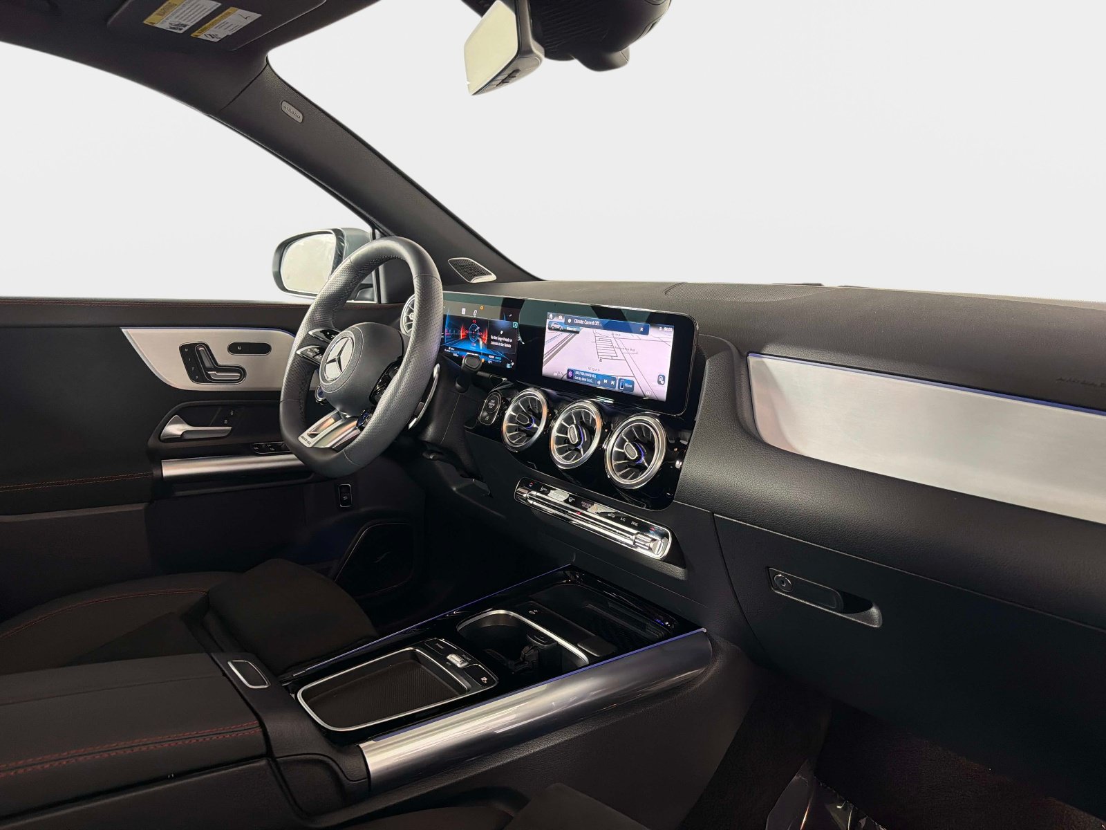 Used 2024 Mercedes-Benz GLA 35 AMG 4MATIC w/ Exclusive Package image 25