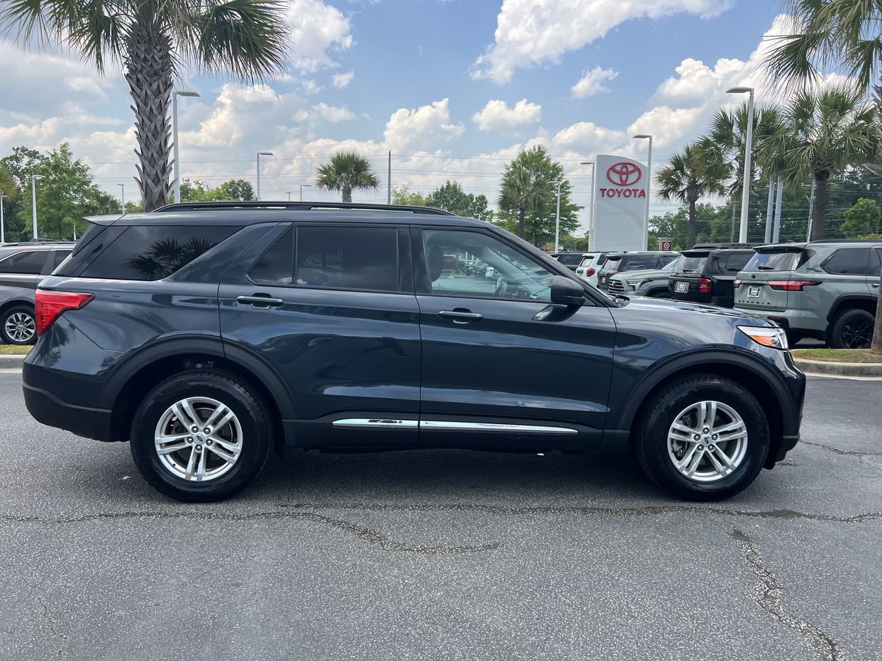 Used 2023 Ford Explorer XLT AWD/4WD image 11