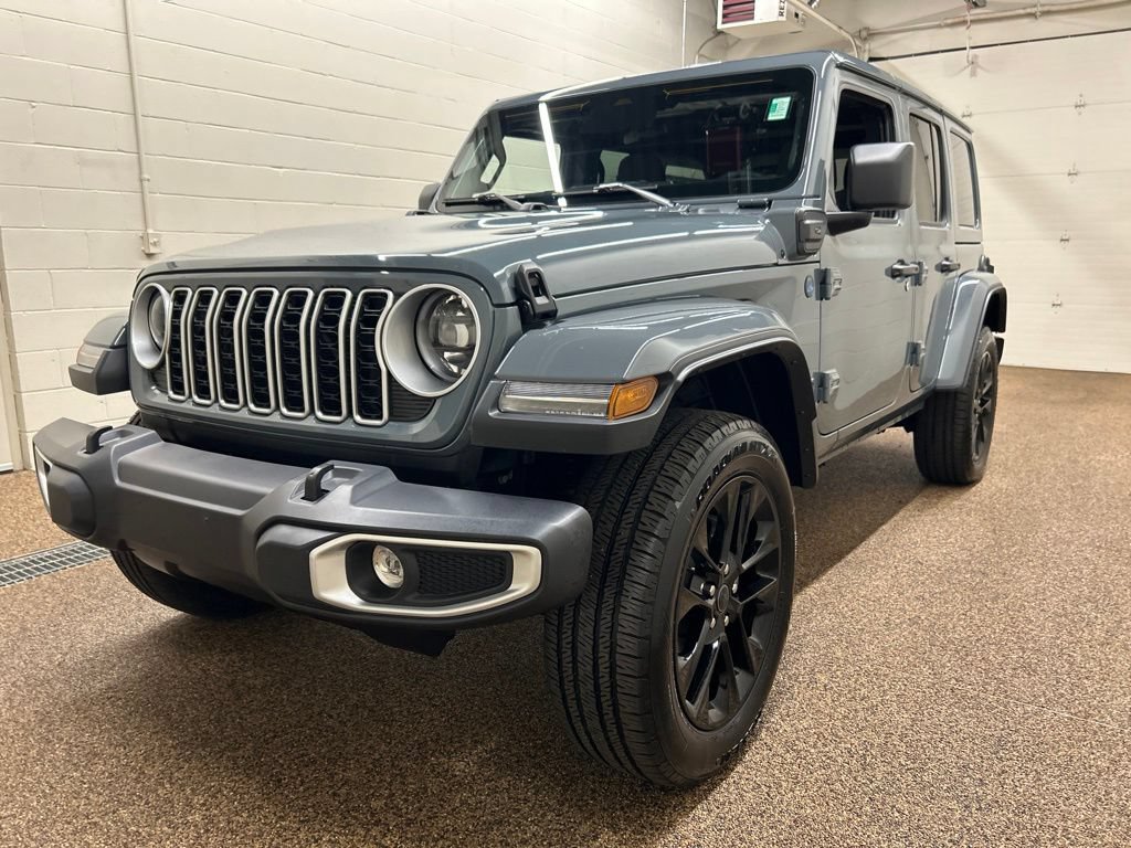 Used 2025 Jeep Wrangler Unlimited Sahara w/ Safety Group AWD/4WD image 5