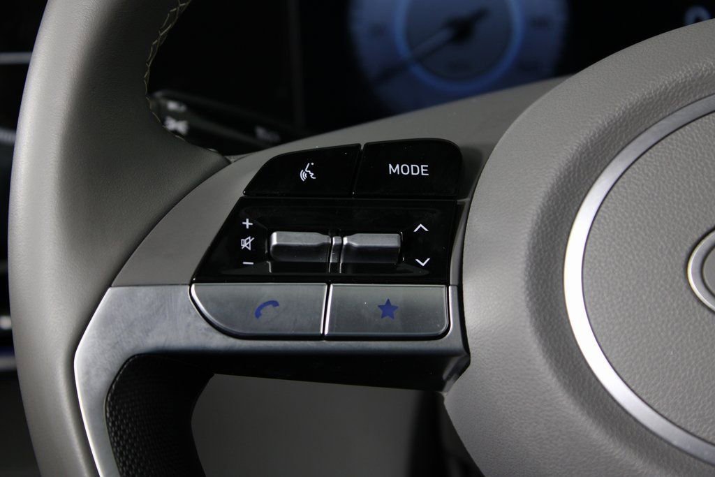 Certified 2025 Hyundai Elantra SEL image 25