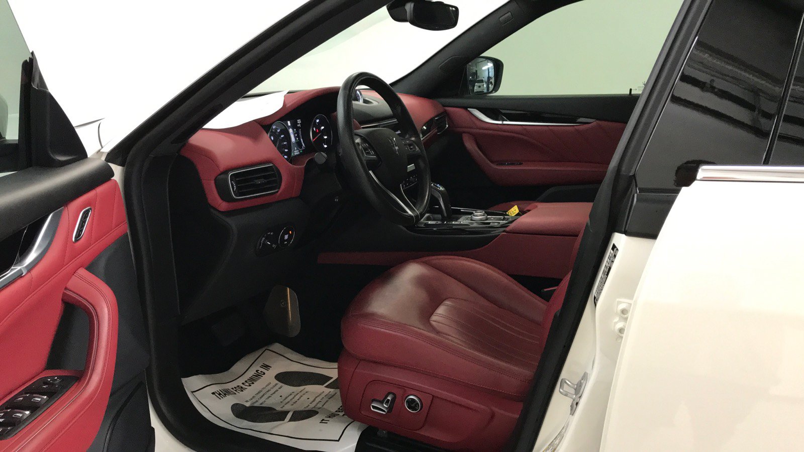 Used 2023 Maserati Levante GT AWD/4WD image 9