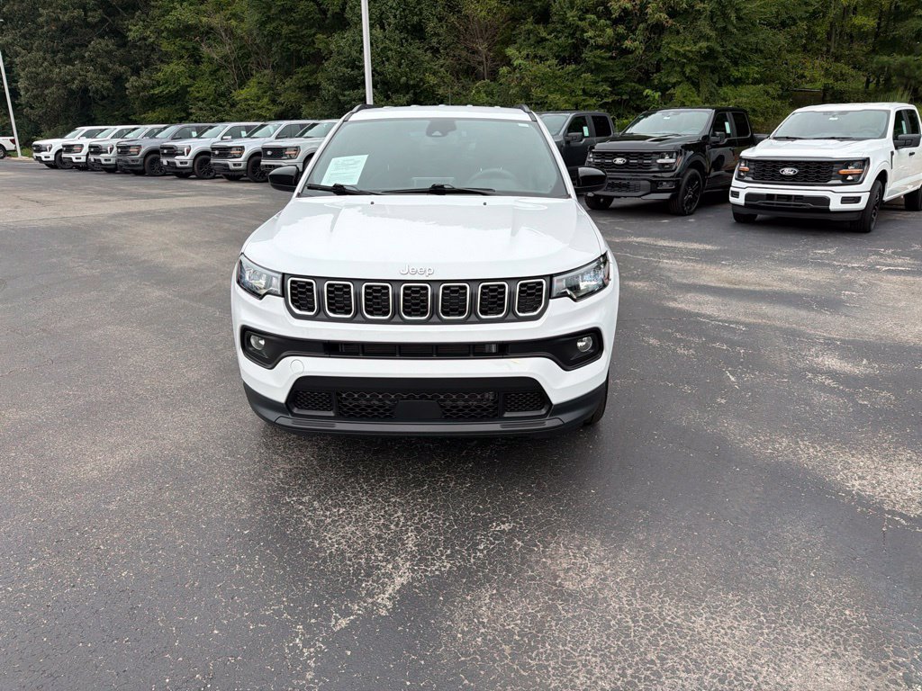Used 2025 Jeep Compass Latitude AWD/4WD image 8