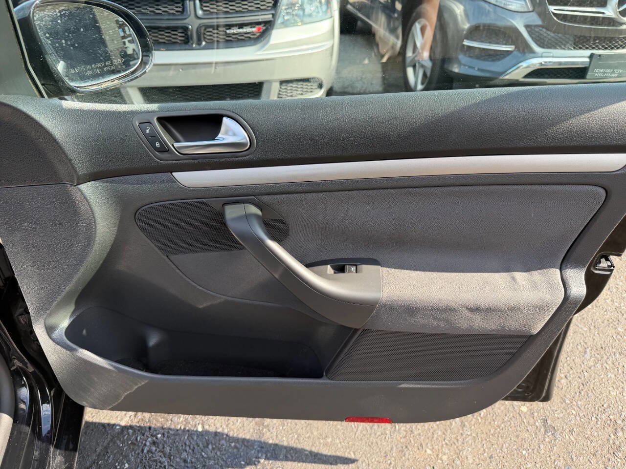 Used 2009 Volkswagen Rabbit S image 38