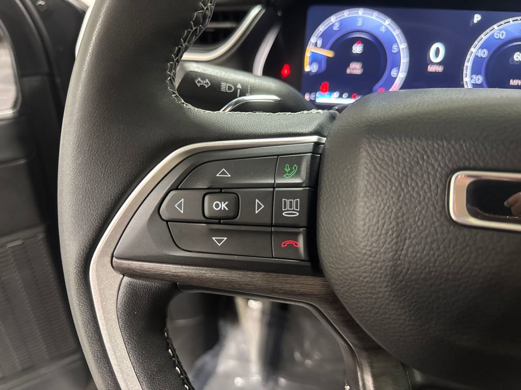 Used 2024 Jeep Grand Cherokee Limited AWD/4WD image 40