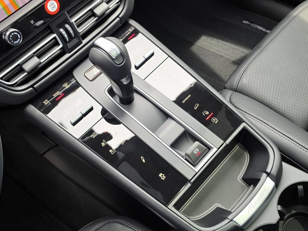 New 2026 Porsche Macan AWD/4WD image 24