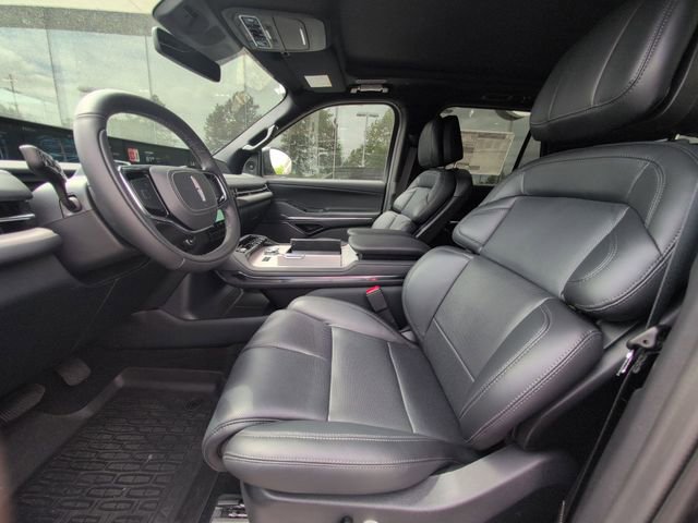 New 2026 Lincoln Navigator Reserve w/ Jet Appearance Package AWD/4WD image 17