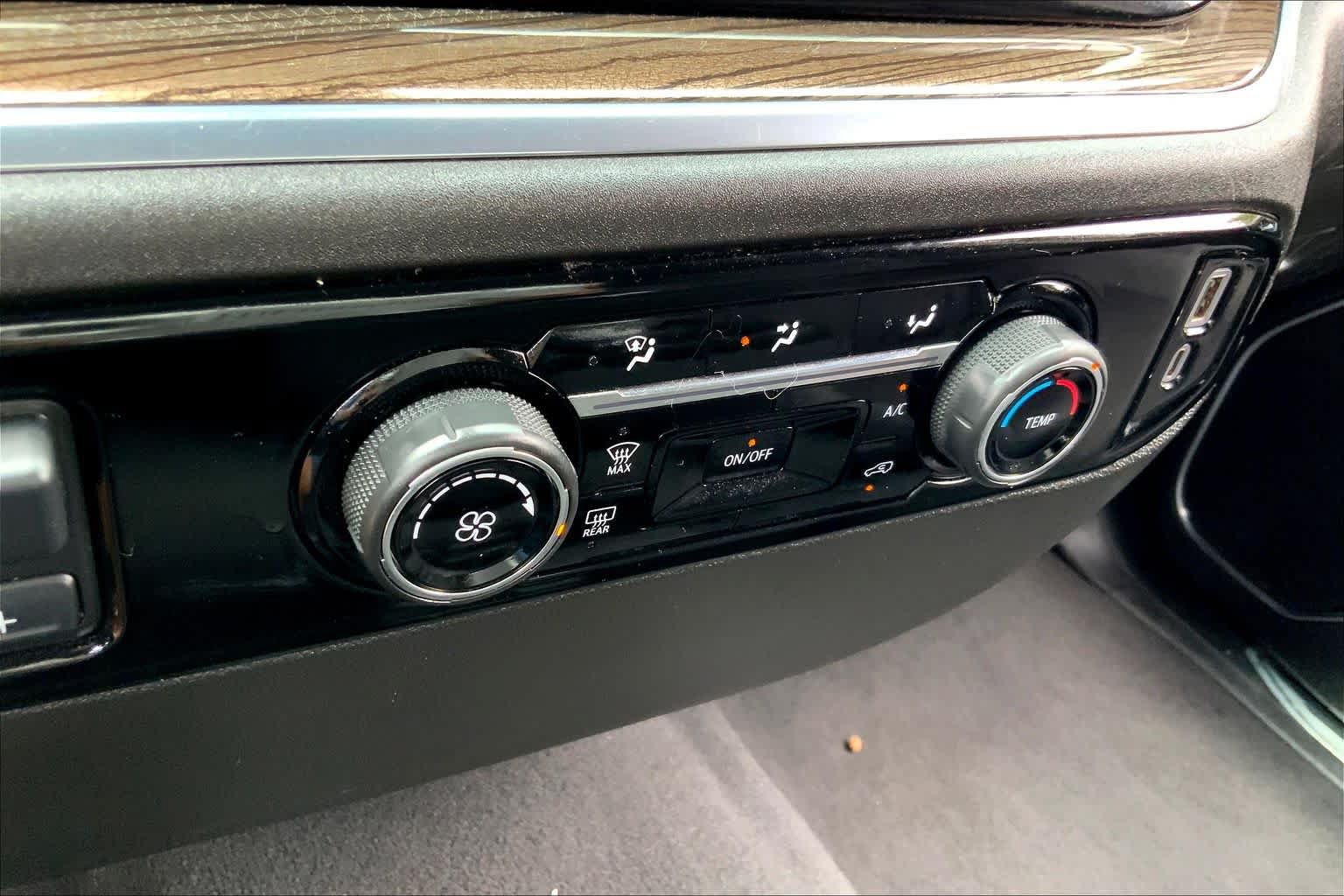 Used 2024 Chevrolet Silverado 2500 LT AWD/4WD image 32