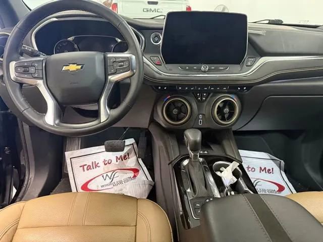 Used 2023 Chevrolet Blazer Premier w/ Enhanced Convenience Package FWD image 18