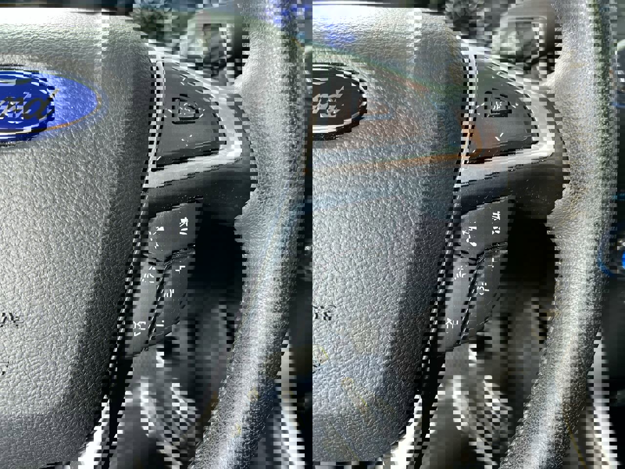 Used 2015 Ford Edge SEL image 19