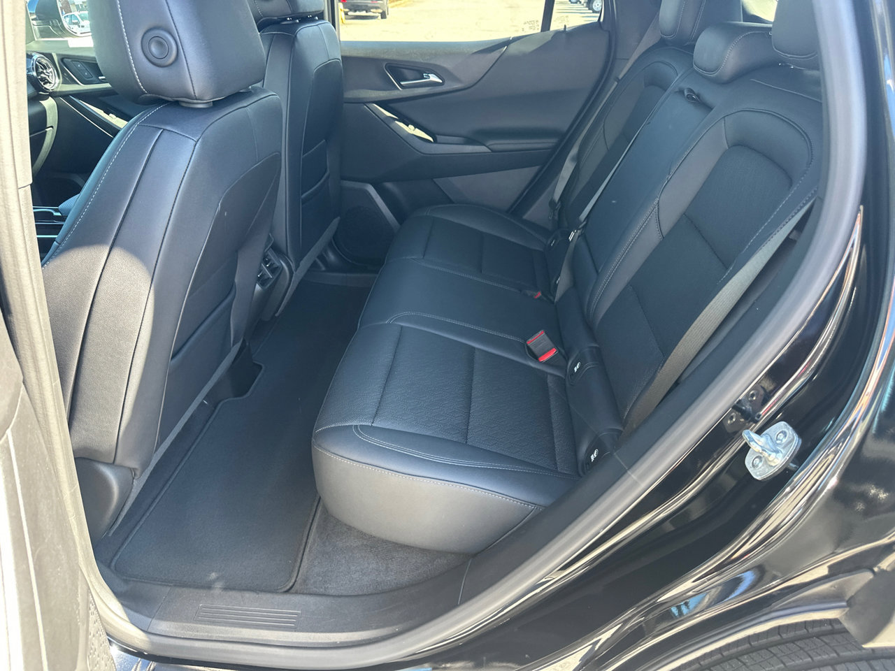 Used 2025 Chevrolet Equinox LT w/ Convenience Package II AWD/4WD image 23