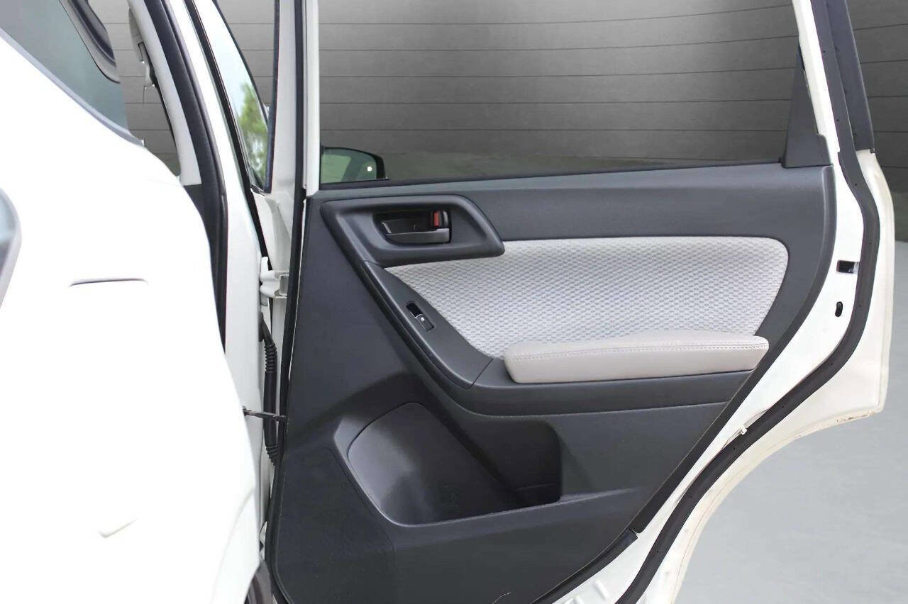 Used 2017 Subaru Forester 2.5i Premium w/ All-Weather Package image 21