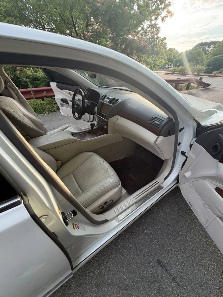 Used 2010 Lexus LS 460 RWD image 9