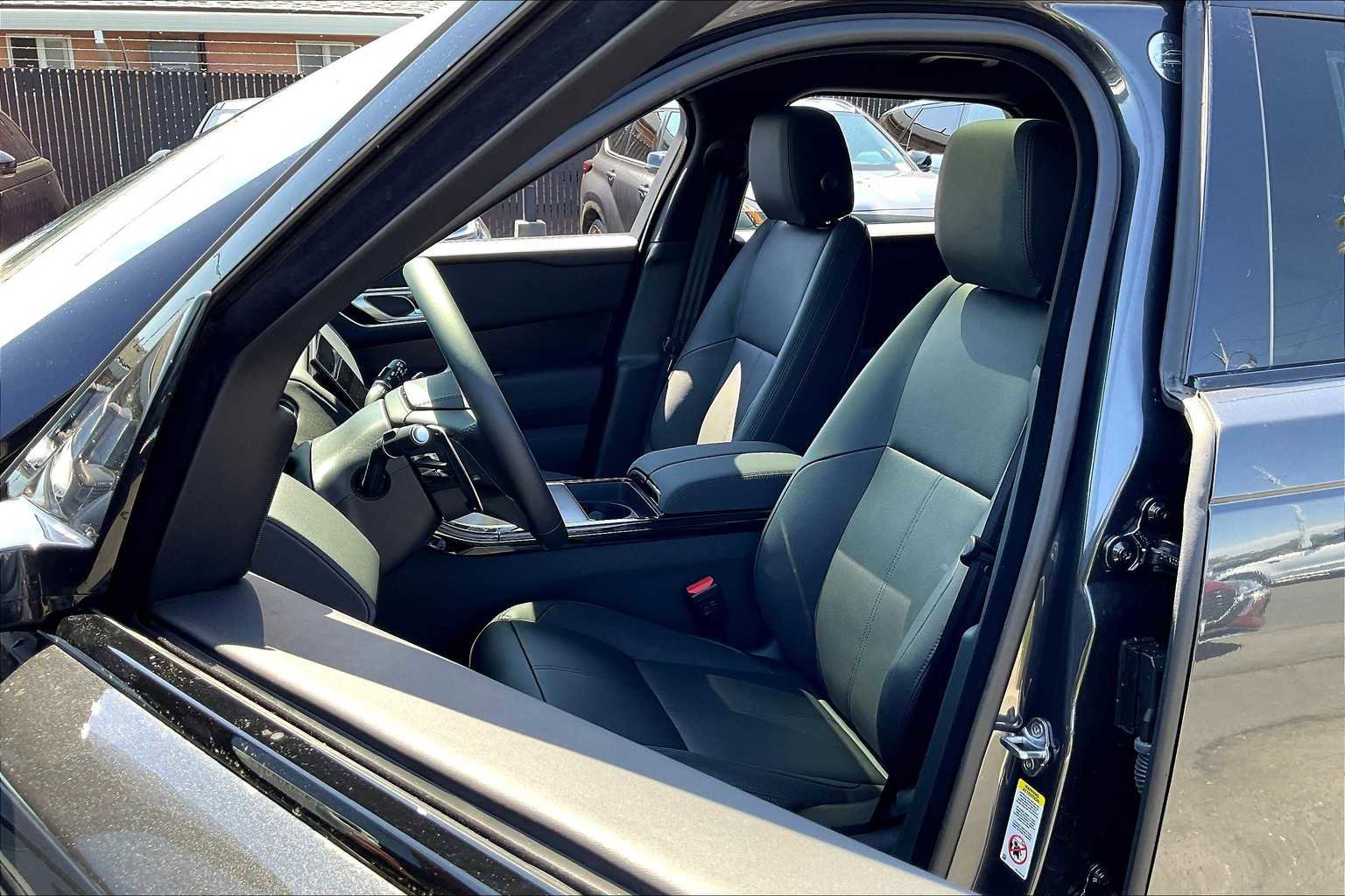 New 2026 Land Rover Range Rover Velar Dynamic SE image 8