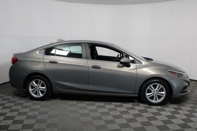 Used 2017 Chevrolet Cruze LT w/ Convenience Package image 8
