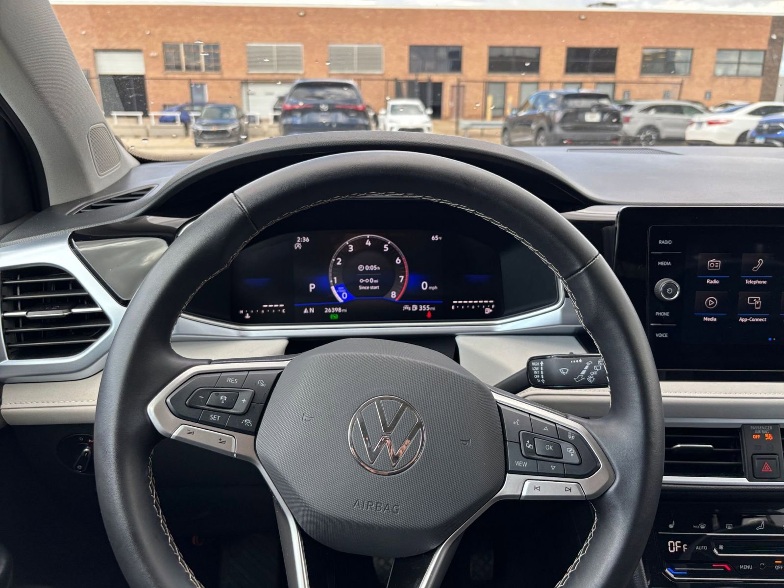 Used 2025 Volkswagen Taos SE FWD image 35