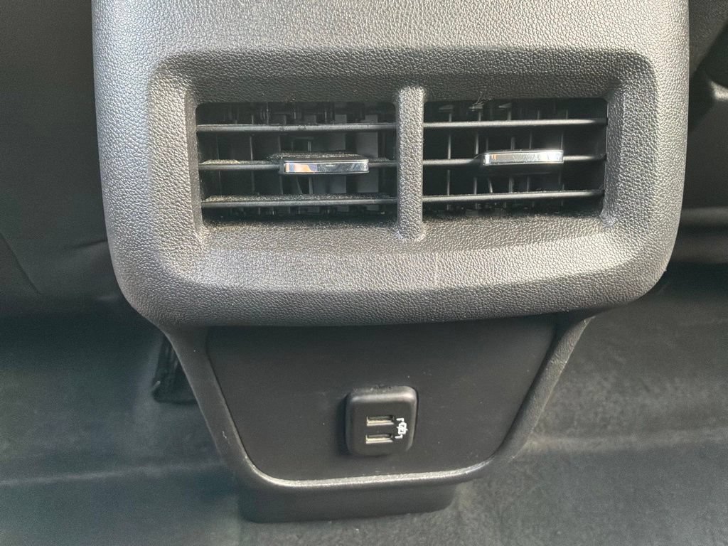 Used 2024 GMC Terrain SLE AWD/4WD image 27